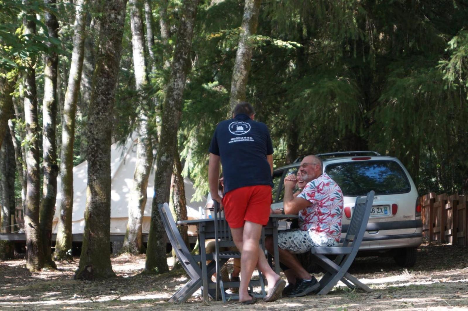Camping Sous Les Belles Etoiles Peyrilhac Extérieur photo