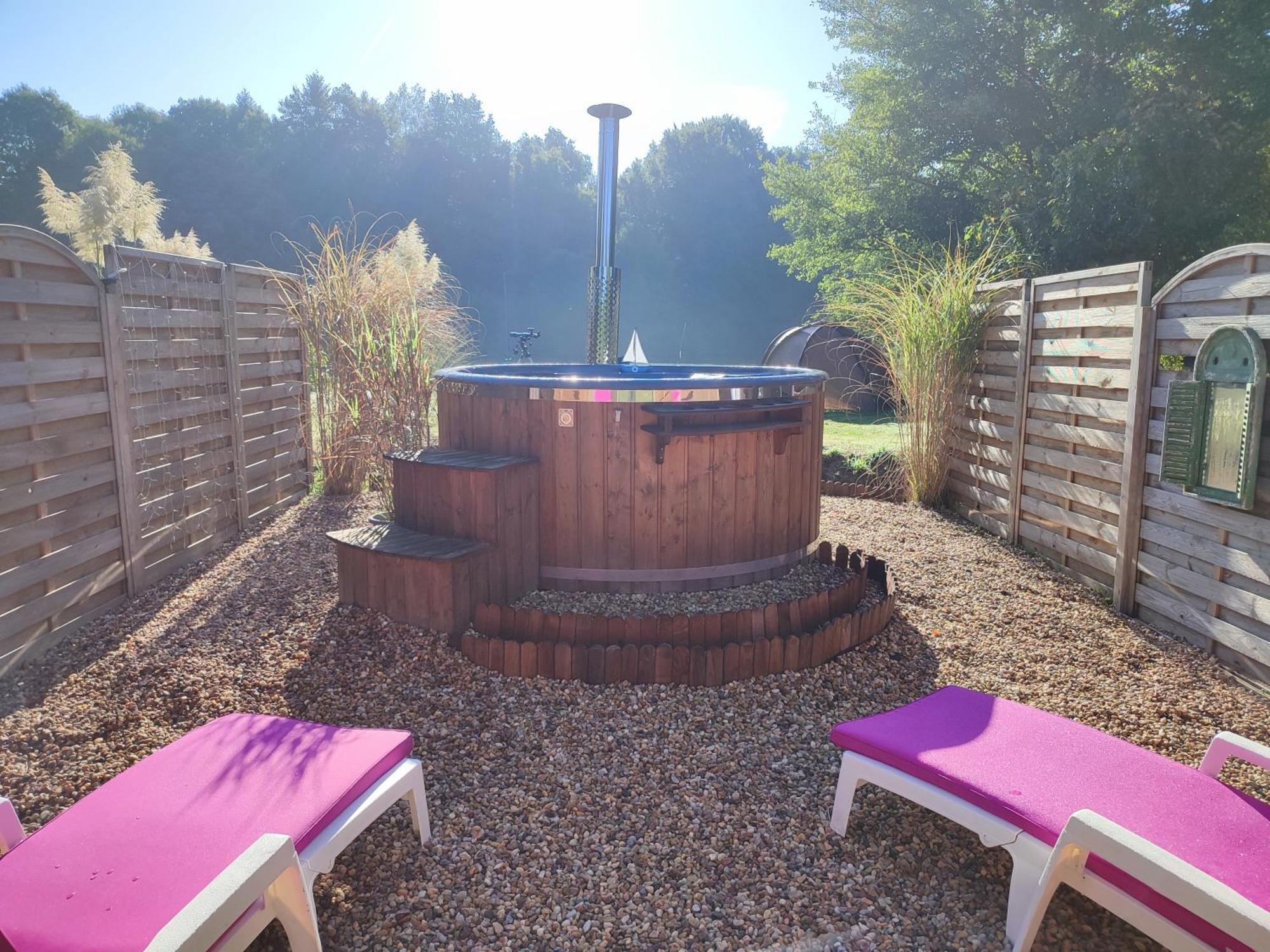 Camping Sous Les Belles Etoiles Peyrilhac Extérieur photo