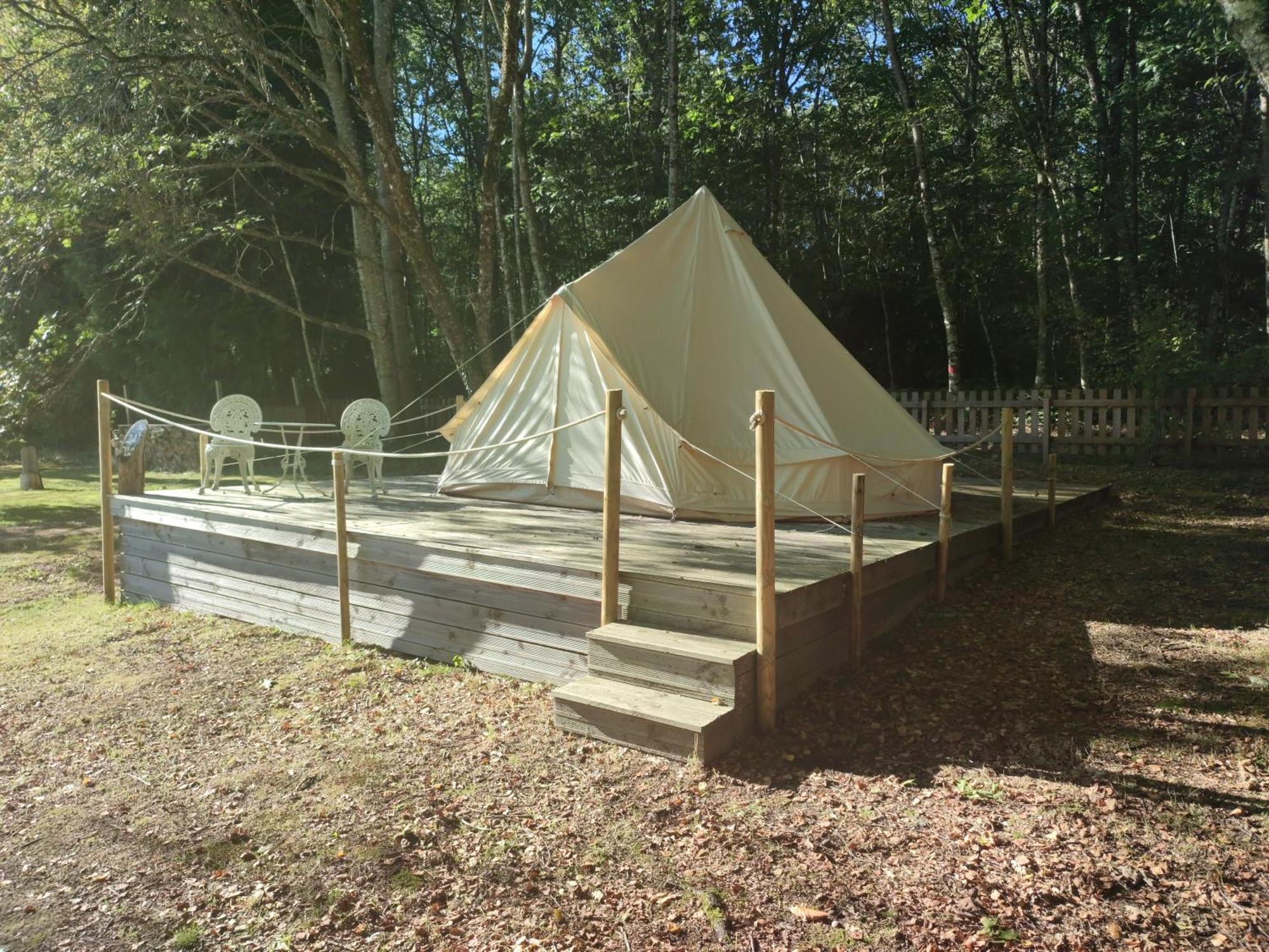 Camping Sous Les Belles Etoiles Peyrilhac Extérieur photo